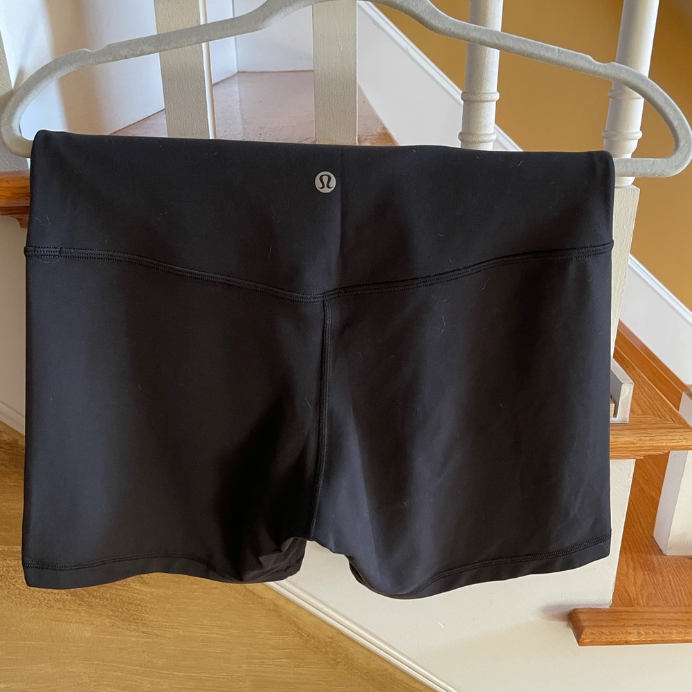 3 Lululemon leggings and a pair of biker shorts - Picture 2 of 2